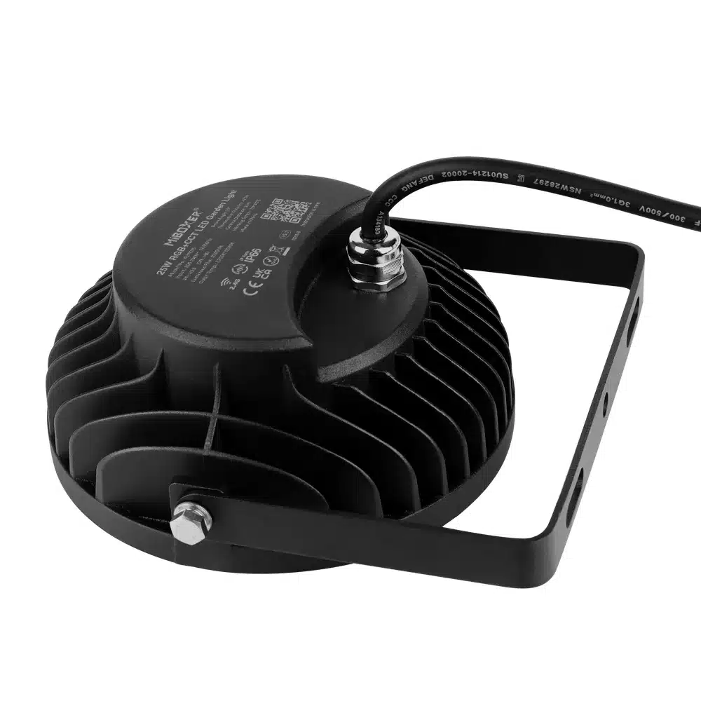 2.4GHz puldiga RGB+CCT aiaprožektor IP66 veekindel välisvalgusti aeda ja terrassile